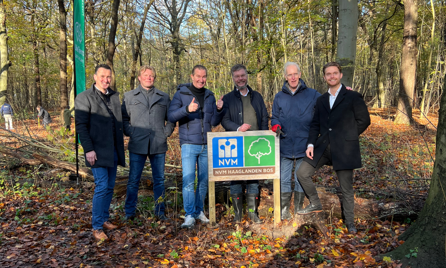 Samen bomen planten voor een groenere toekomst