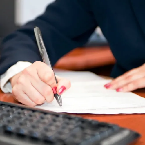 Wat houdt de verplichte vragenlijst bij verkoop van een woning in?