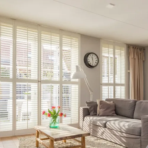 Raambekleding waar licht, privacy en sfeer samenkomen