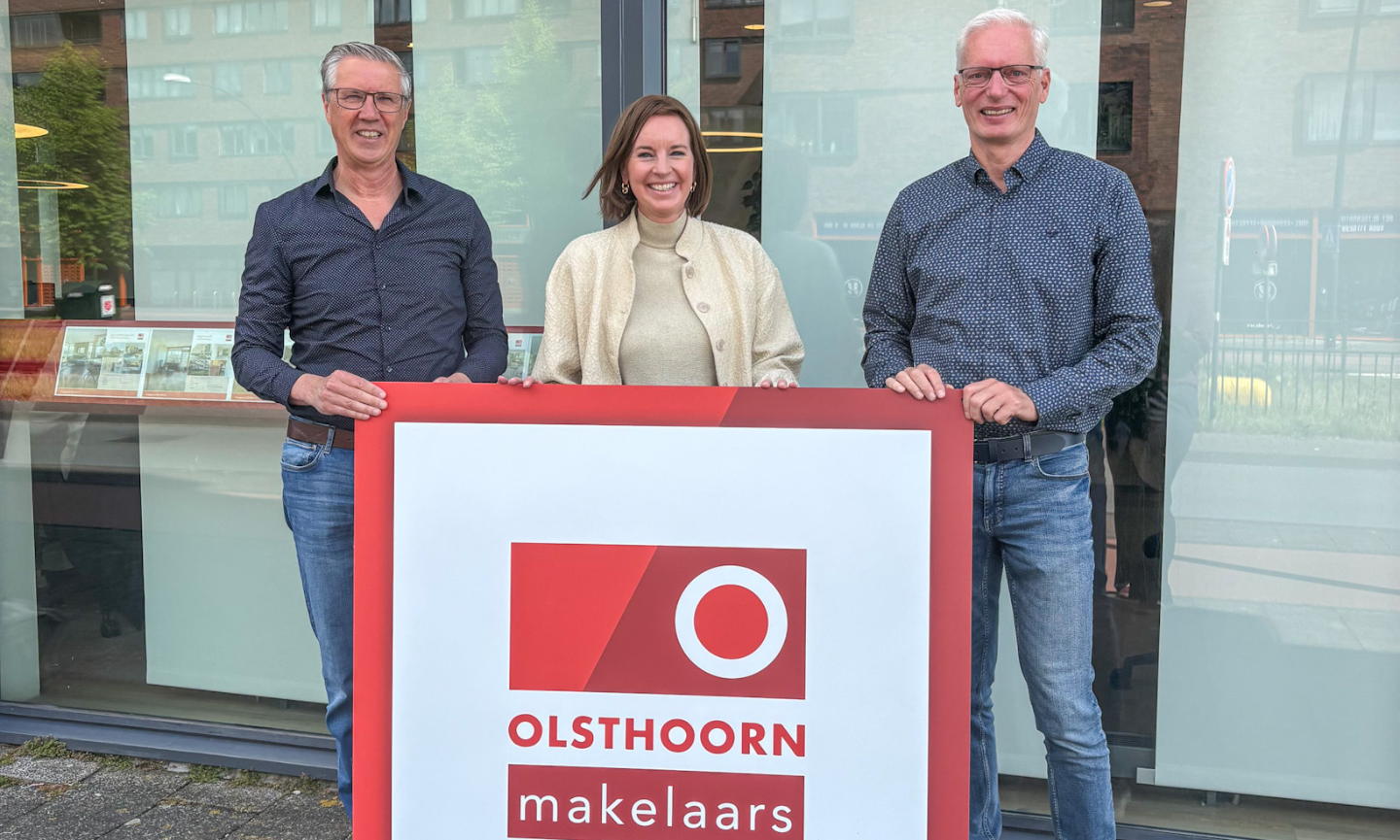 Olsthoorn Makelaars nieuwe sponsor van Zwembad De Waterman