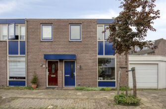 Tussenwoning te koop: Dr. G. Knuttelstraat 11, 'S-Gravenhage