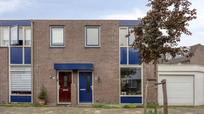Tussenwoning te koop: Dr. G. Knuttelstraat 11, 'S-Gravenhage