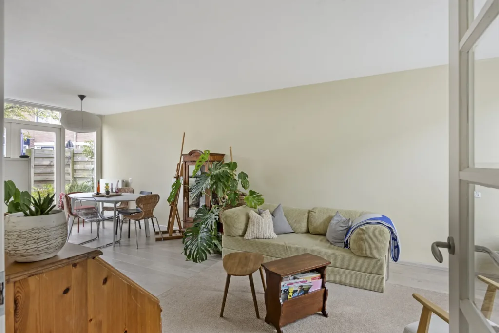 Tussenwoning te koop: Dr. G. Knuttelstraat 11, 'S-Gravenhage