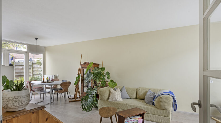 Tussenwoning te koop: Dr. G. Knuttelstraat 11, 'S-Gravenhage
