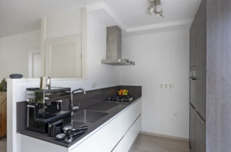 Tussenwoning te koop: Dr. G. Knuttelstraat 11, 'S-Gravenhage