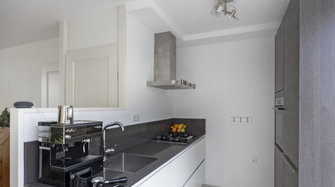 Tussenwoning te koop: Dr. G. Knuttelstraat 11, 'S-Gravenhage