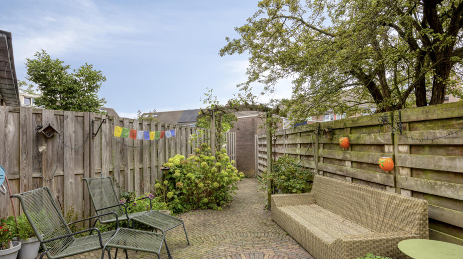 Tussenwoning te koop: Dr. G. Knuttelstraat 11, 'S-Gravenhage