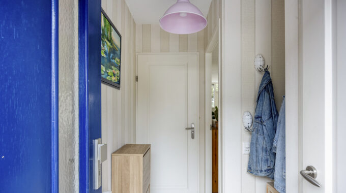 Tussenwoning te koop: Dr. G. Knuttelstraat 11, 'S-Gravenhage