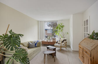 Tussenwoning te koop: Dr. G. Knuttelstraat 11, 'S-Gravenhage