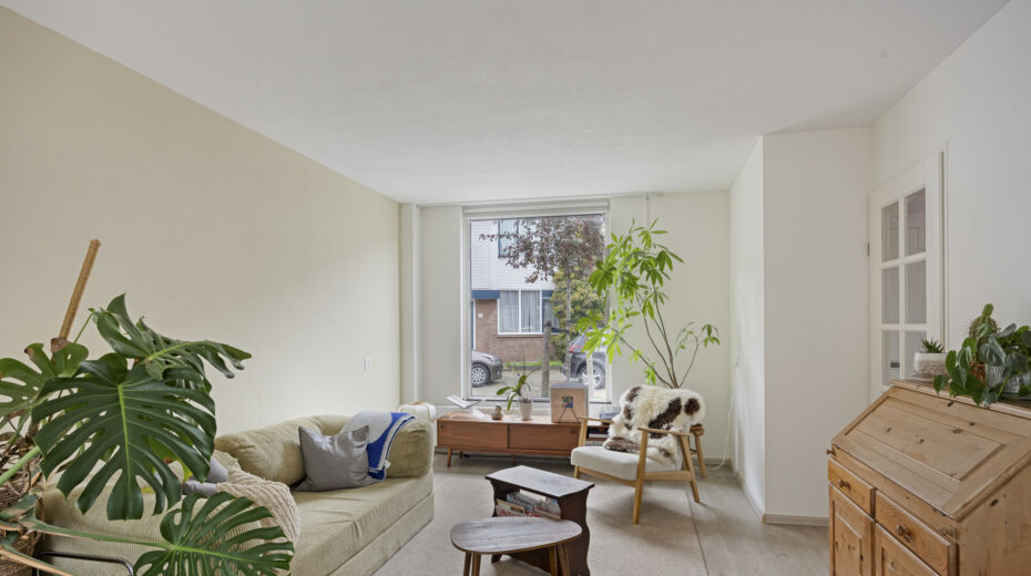 Tussenwoning te koop: Dr. G. Knuttelstraat 11, 'S-Gravenhage