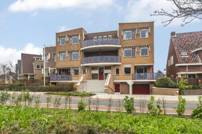 Burgemeester Kampschöerstraat 10B, Monster