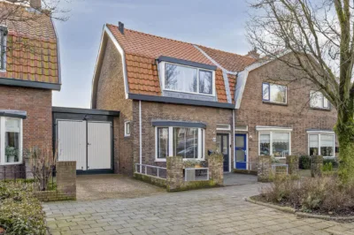 Molenweg 44, Monster