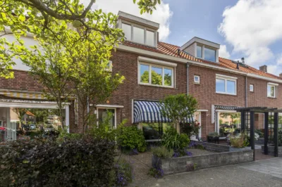 Larixlaan 45, Monster